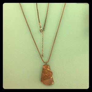 Gold pendant necklace